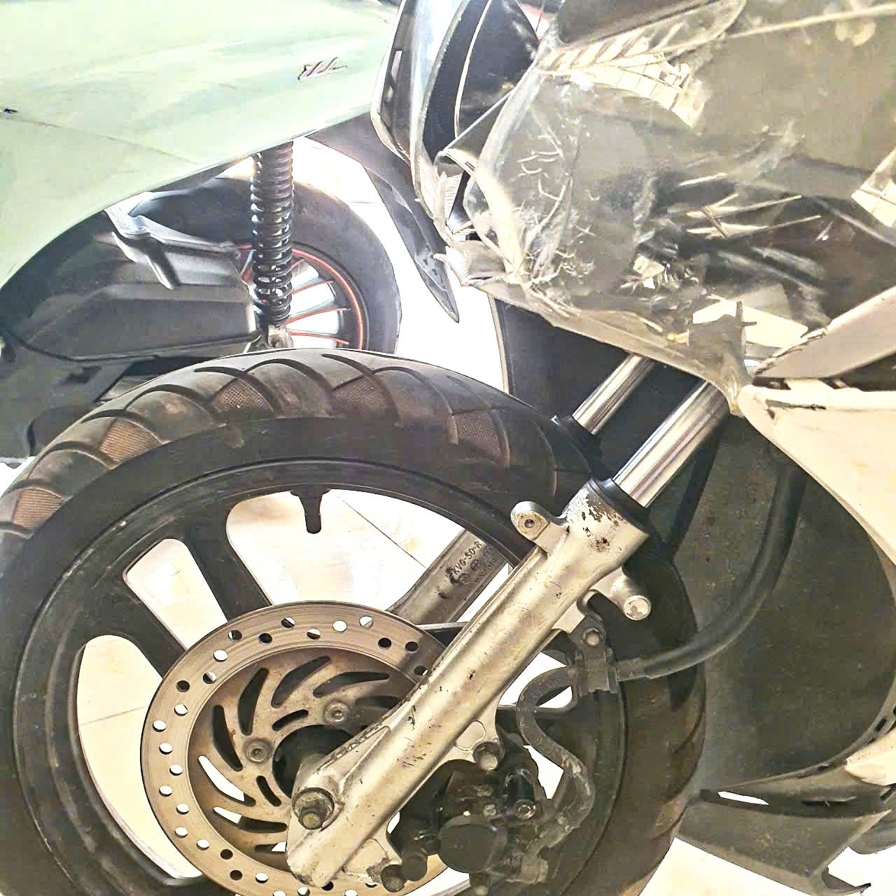 Gãy một nên càng:(((